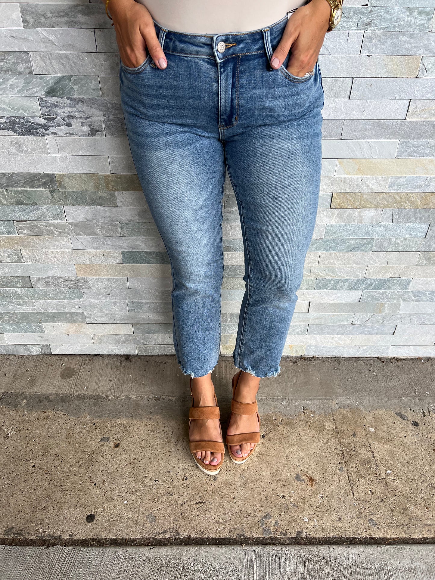 . Judy Blue MR Vintage Wash Destroy Hem Kick Flare*