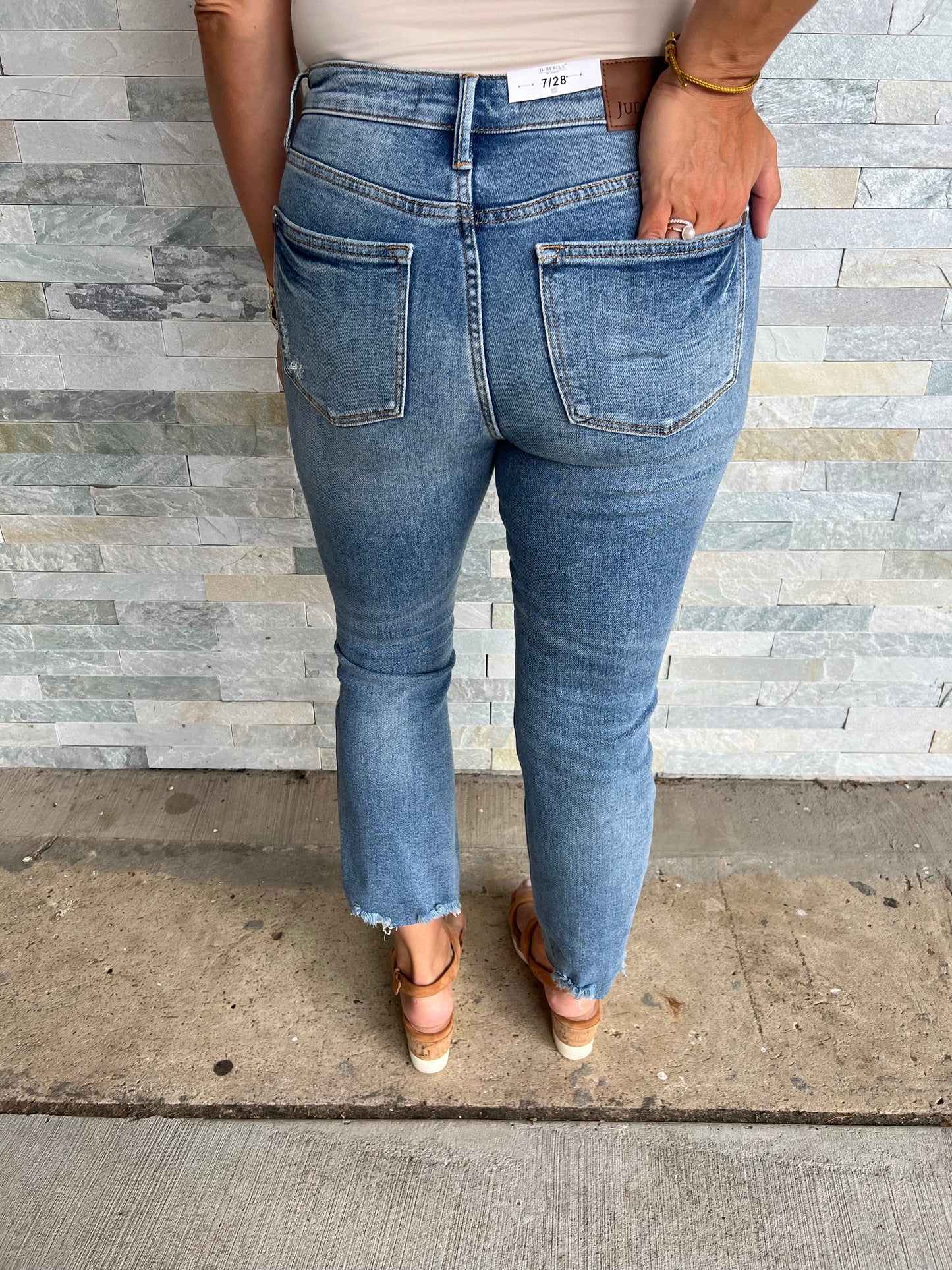 . Judy Blue MR Vintage Wash Destroy Hem Kick Flare*